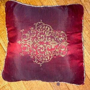 i am selling a decor pillow, red and gold.